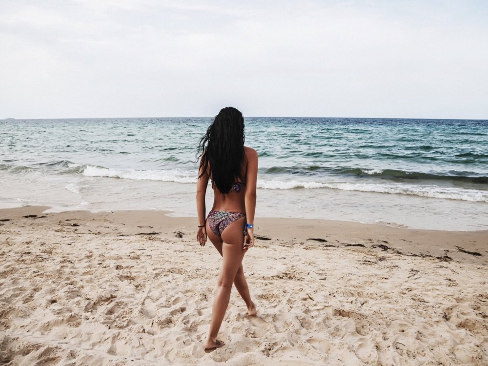 Фото Девушек На Пляже Со Спины