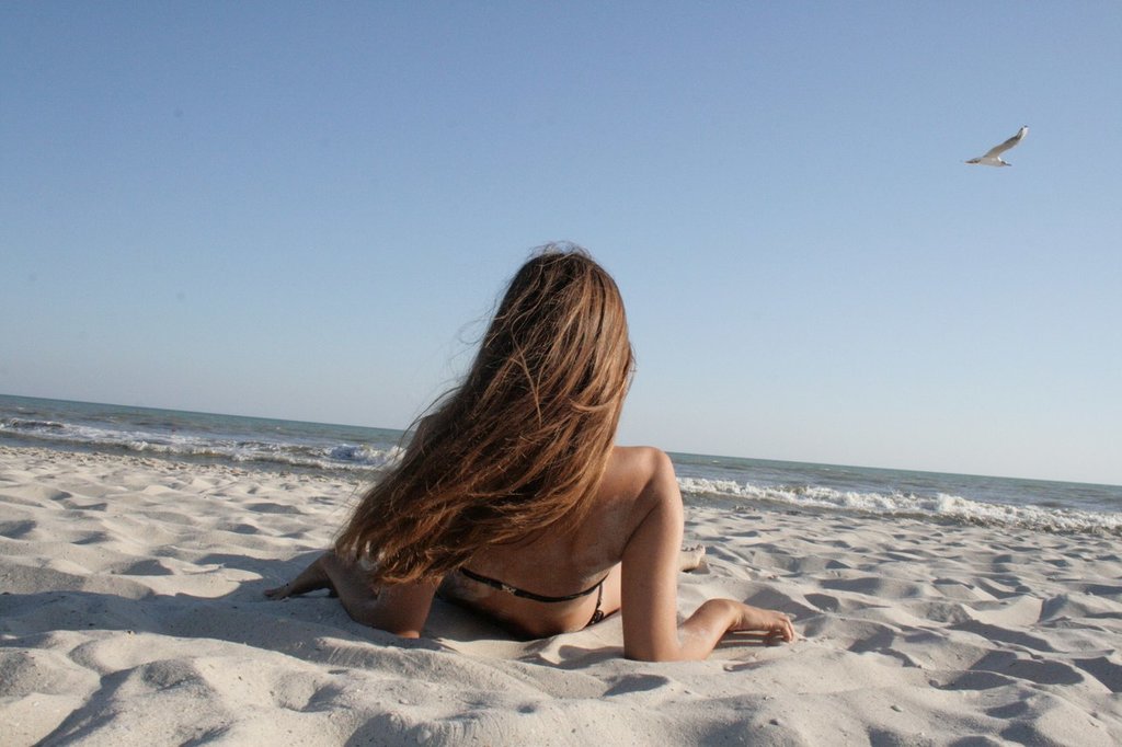 Голые Девушки На Пляже - Вечный Повод Для Самосовершенствования