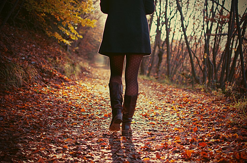 Фото С Осенними Листьями Девушек Без Лица